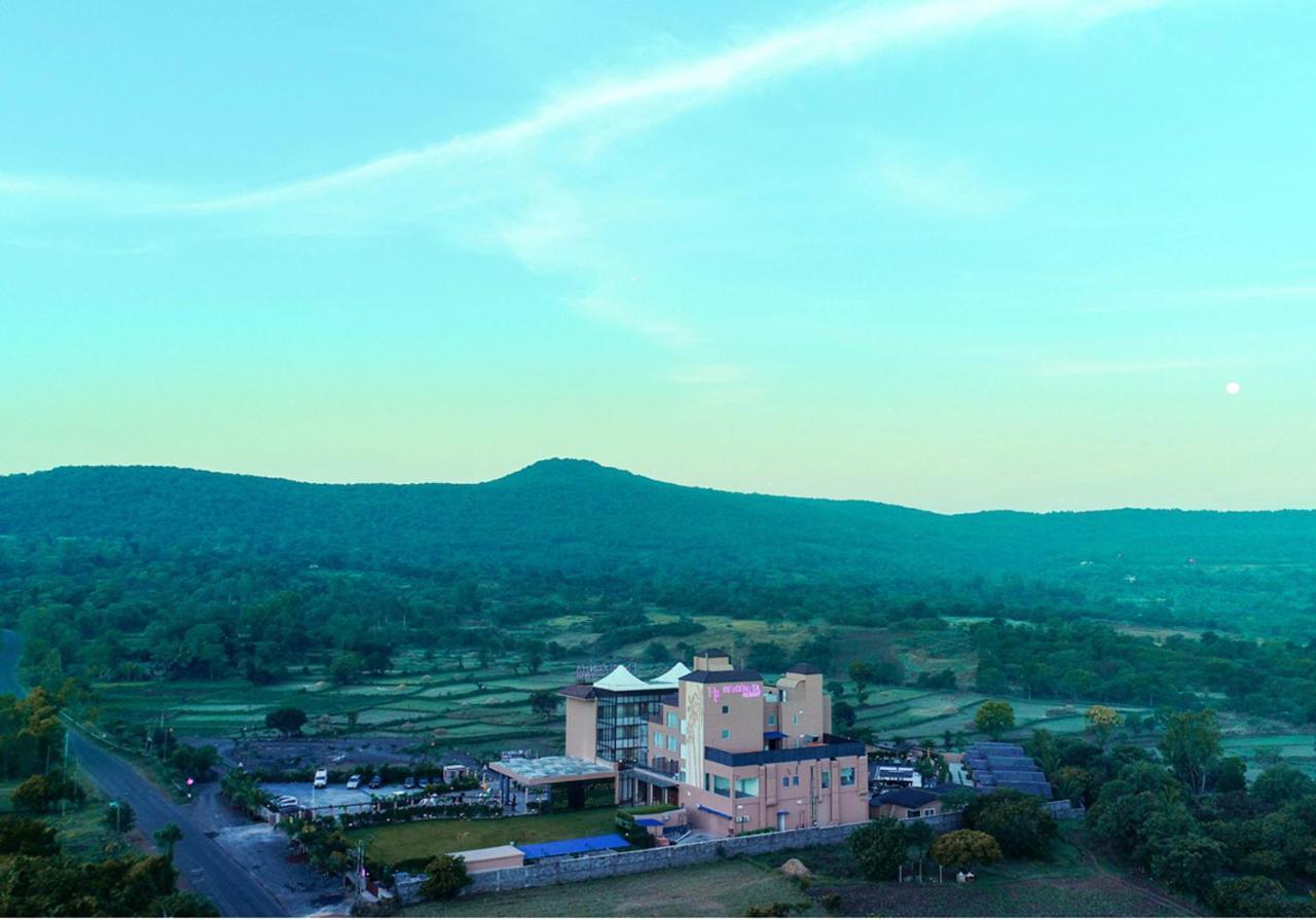 Regenta Resort Belagavi ภายนอก รูปภาพ